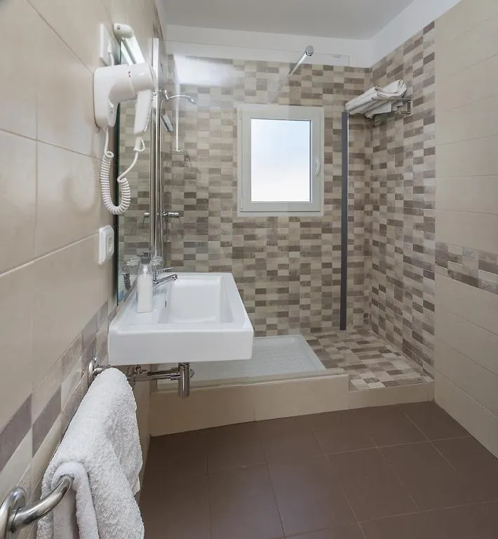 Гостевой дом Hostal Cervantes Сан-Антонио-Абад