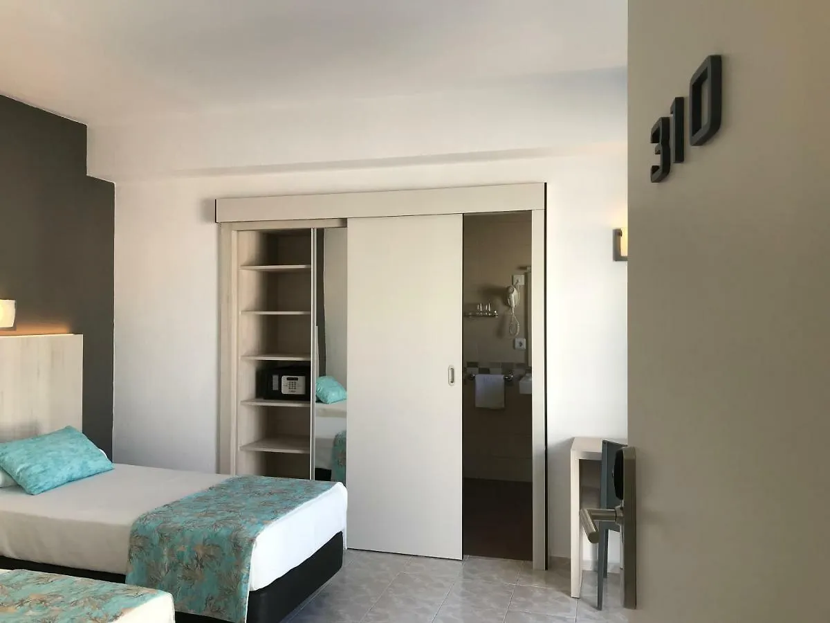 Hostal Cervantes Сан-Антонио-Абад 2*,